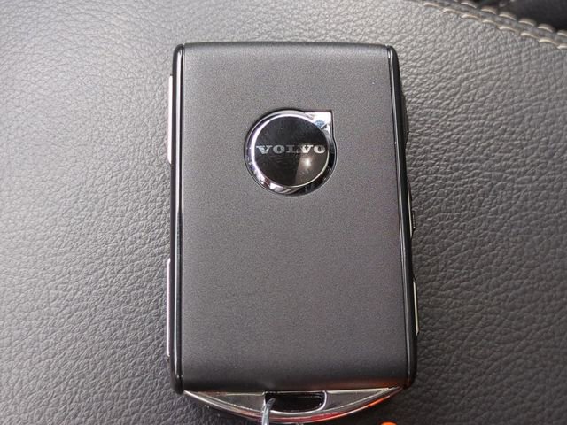 Certified 2024 Volvo XC40 B5 Core AWD/4WD image 25