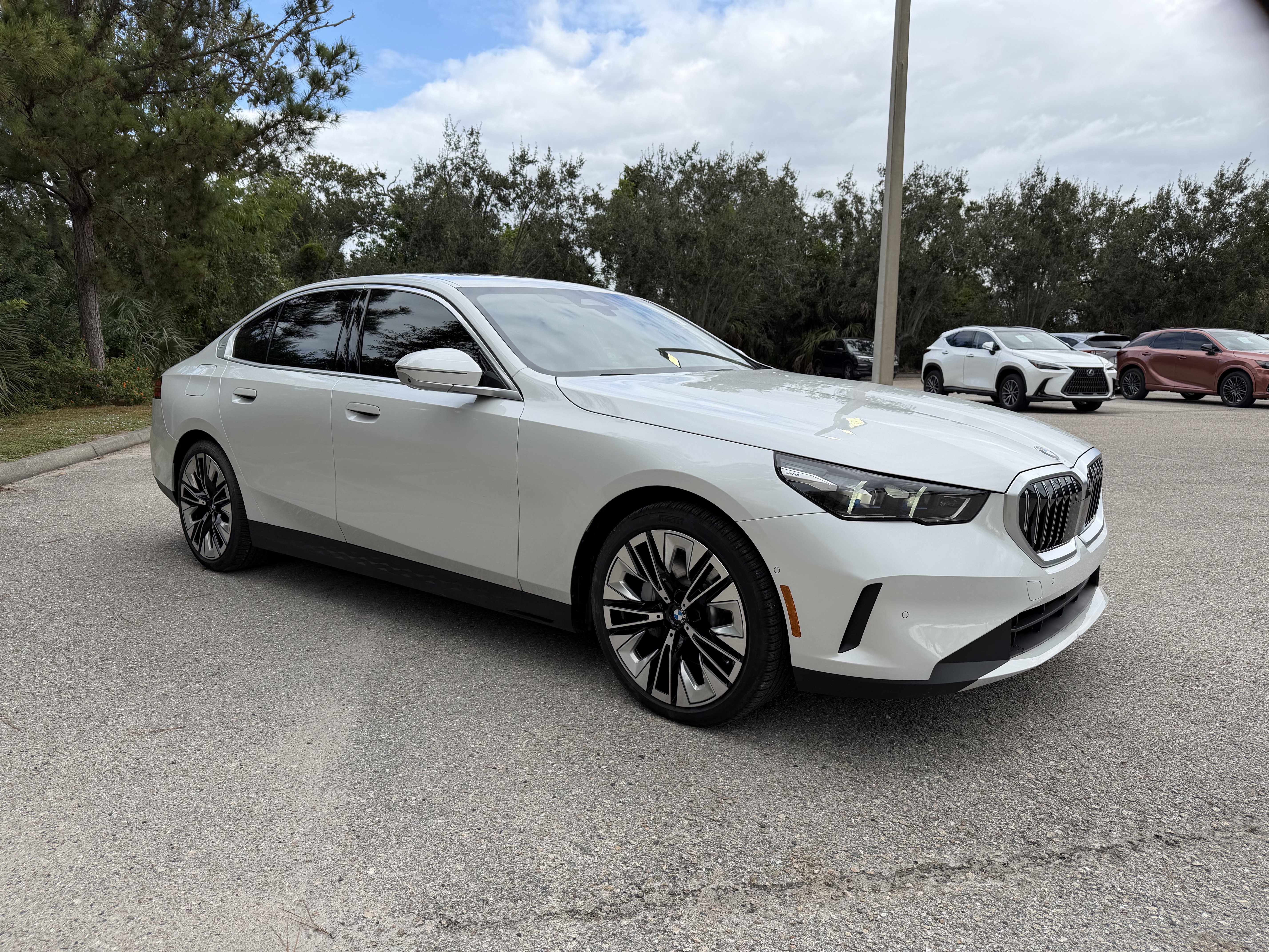 Used 2026 BMW 530i w/ Premium Package image 7