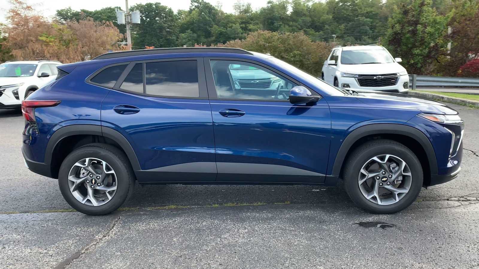 Certified 2024 Chevrolet Trax LT w/ LT Convenience Package FWD image 9