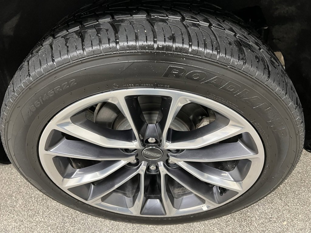 Used 2023 Jeep Wagoneer L Series III w/ Premium Group I image 20