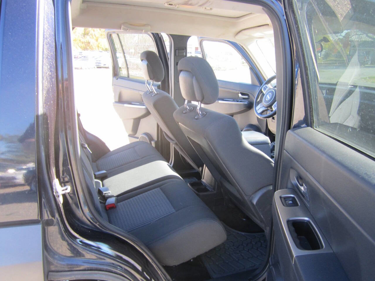 Used 2011 Jeep Liberty Renegade image 8