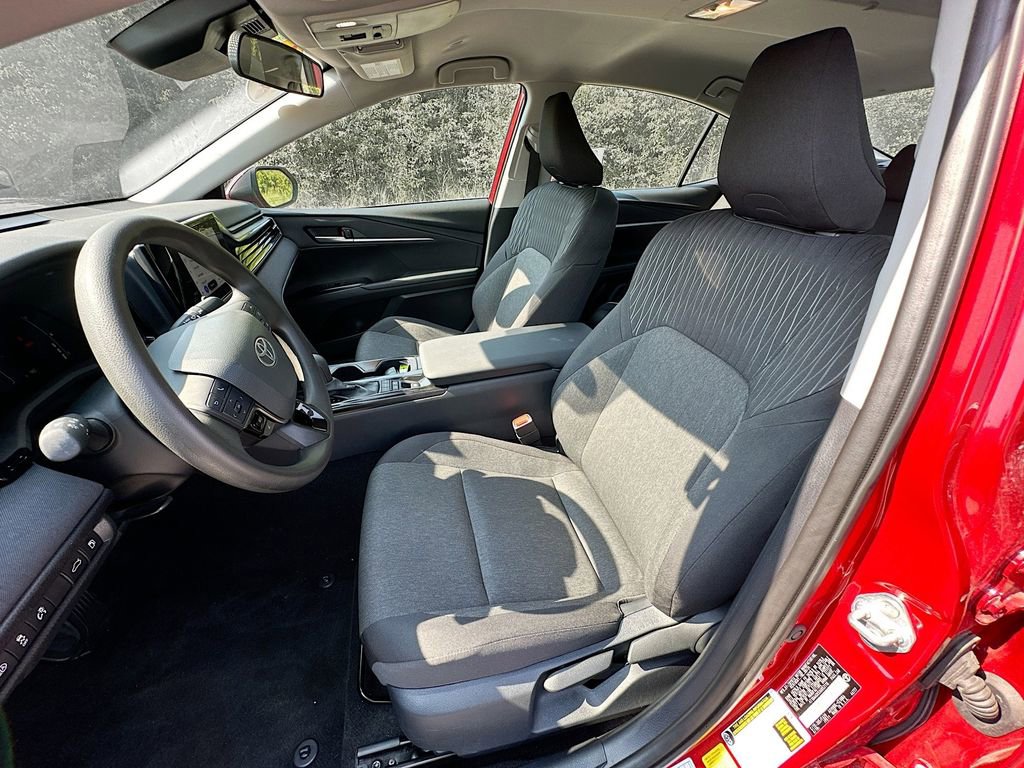 Used 2025 Toyota Camry LE image 27