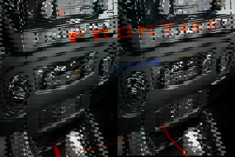 Used 2025 Nissan Frontier PRO-4X image 28