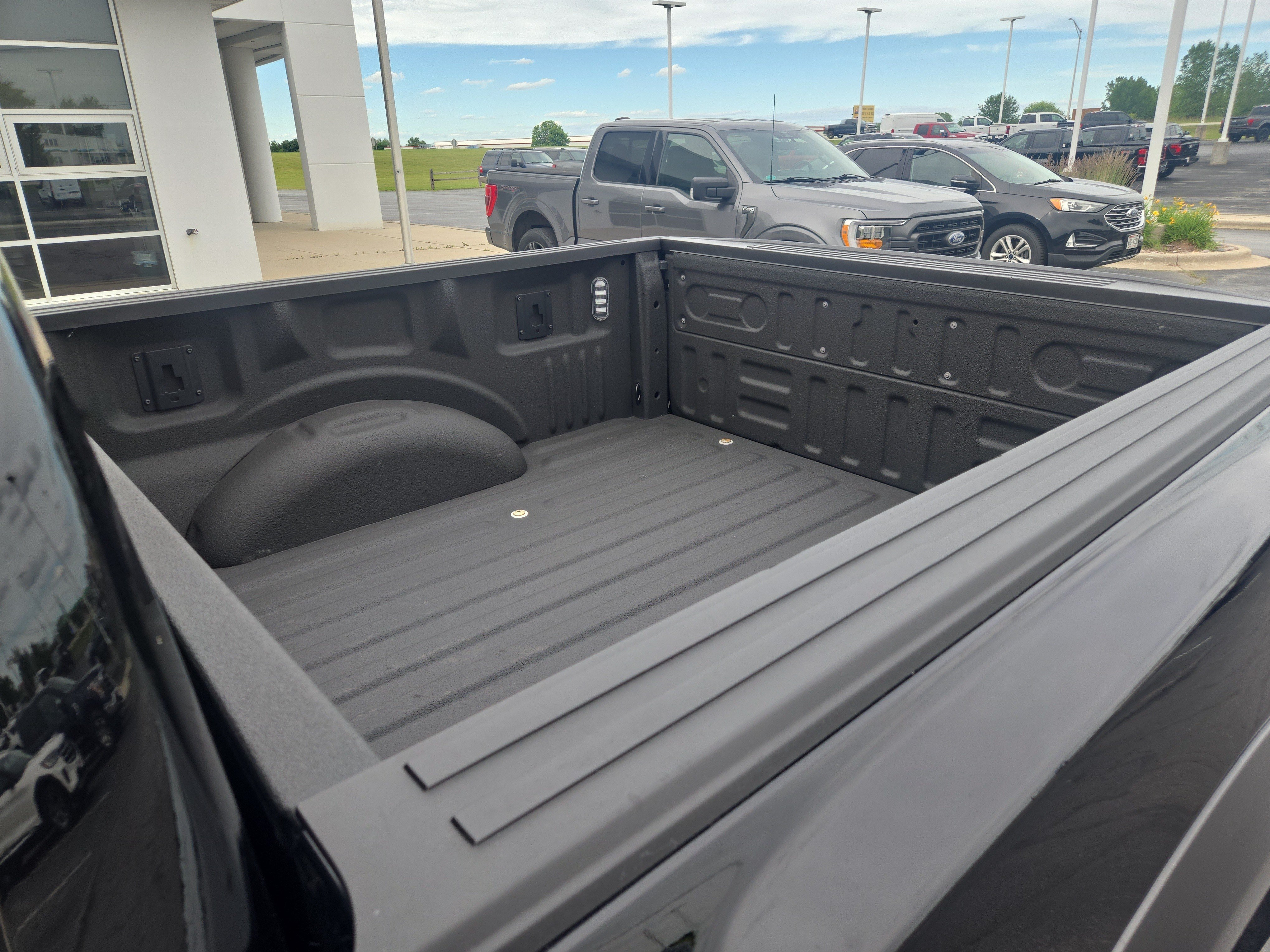 Used 2017 Ford F150 Raptor w/ Equipment Group 802A Luxury AWD/4WD image 12