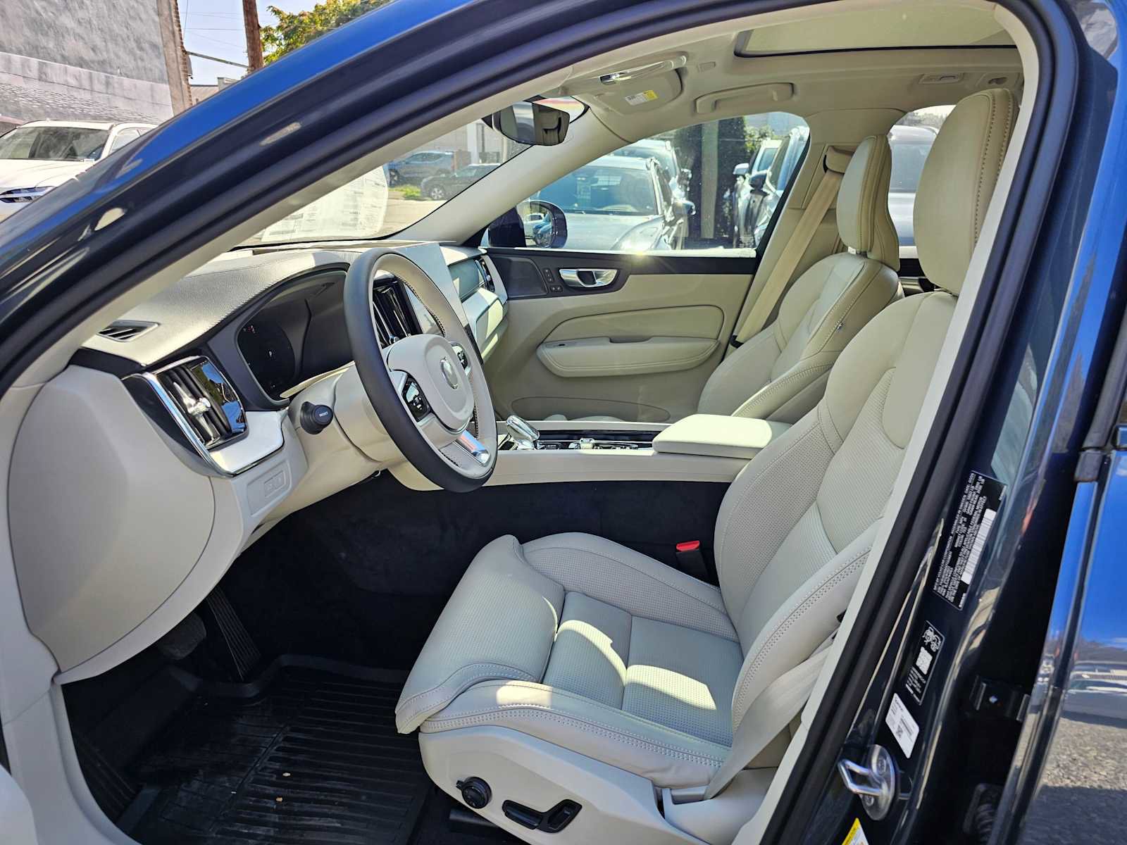 New 2026 Volvo XC60 T8 Ultra w/ Protection Package Premier image 25