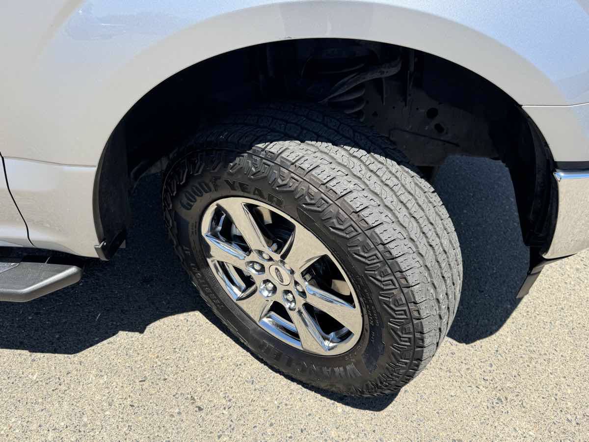 Used 2020 Ford F150 XLT w/ Equipment Group 302A Luxury AWD/4WD image 38