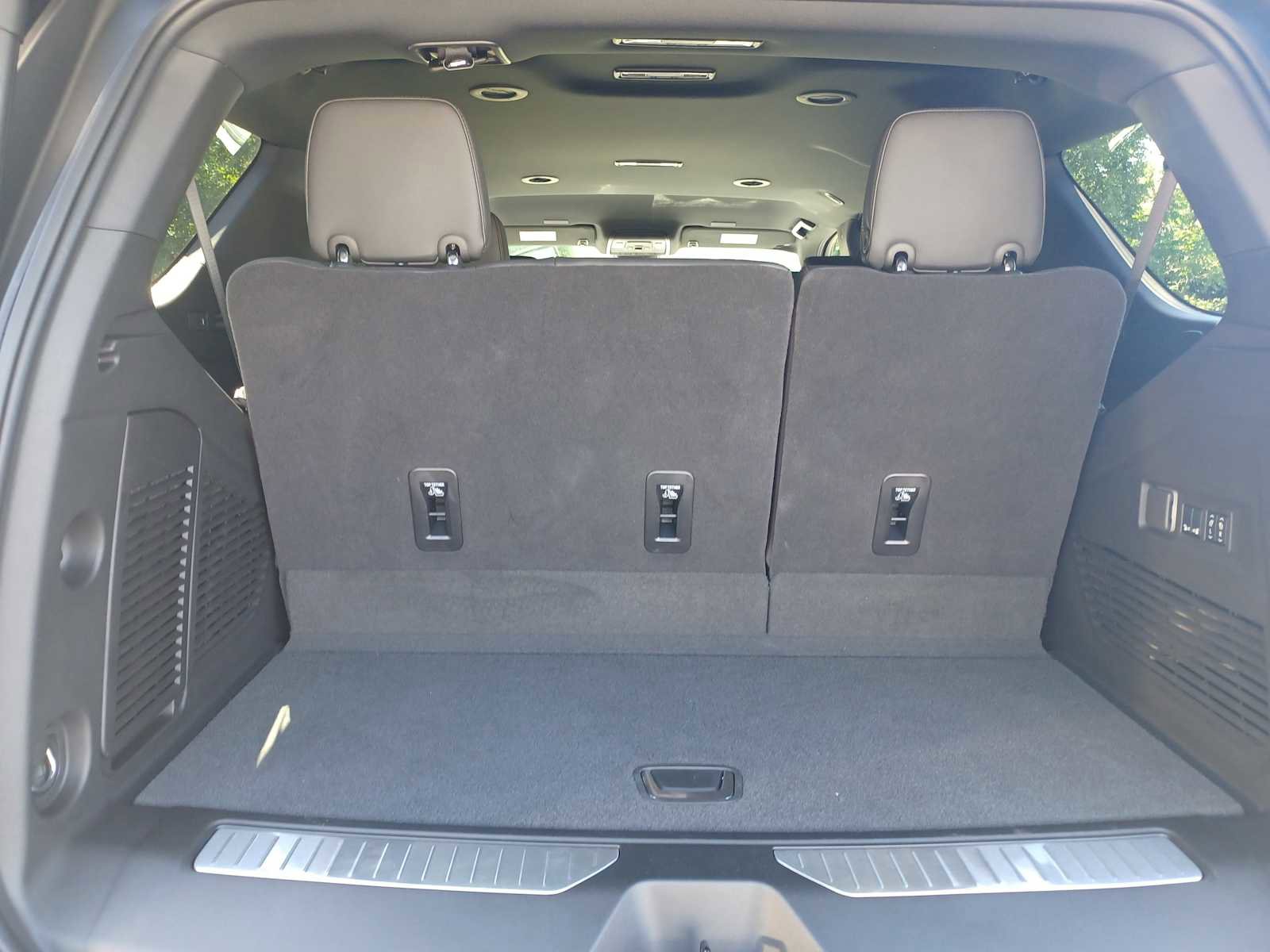 Used 2025 Chevrolet Tahoe High Country image 38