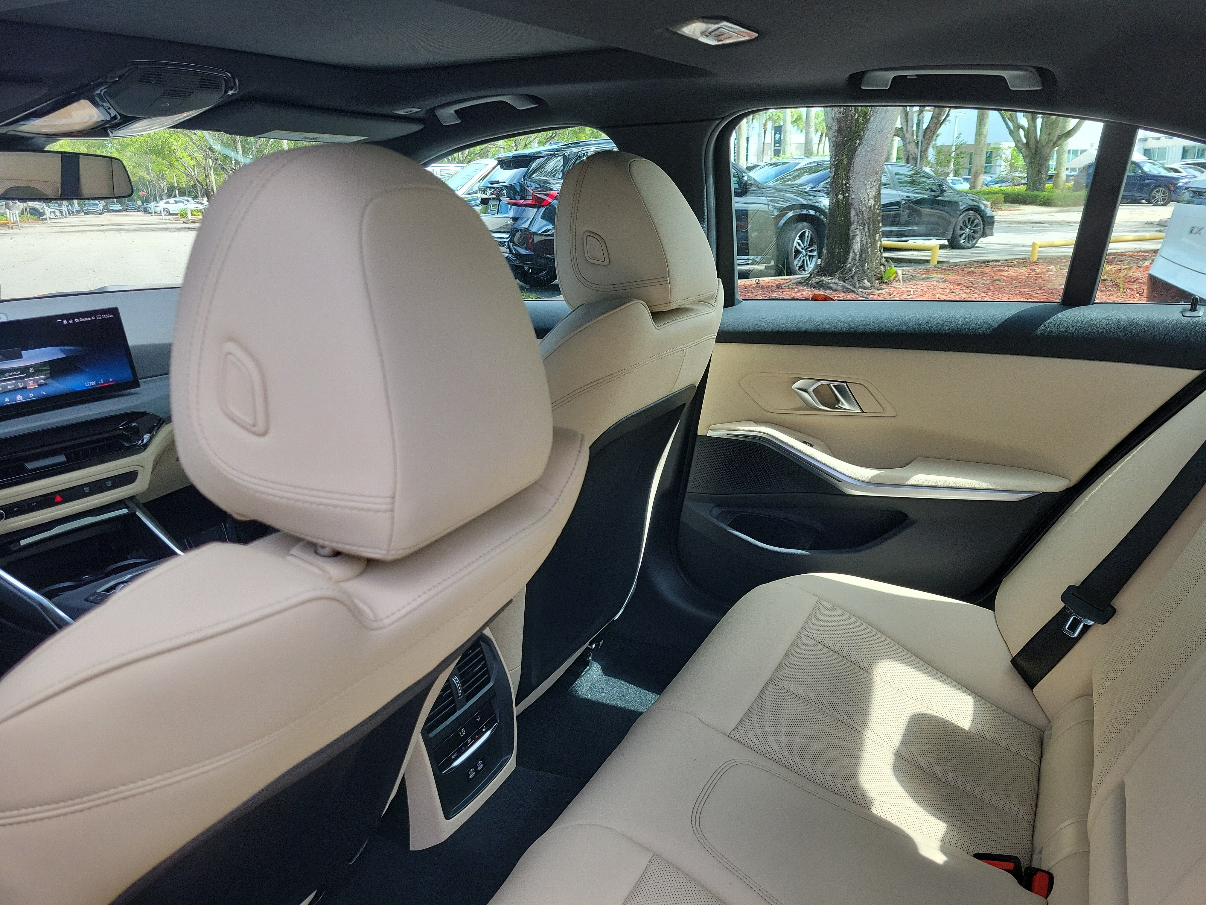 New 2026 BMW 330i Sedan w/ M Sport Package RWD image 9
