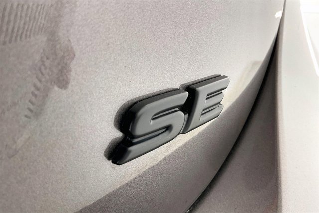 Used 2024 Toyota Camry SE image 7