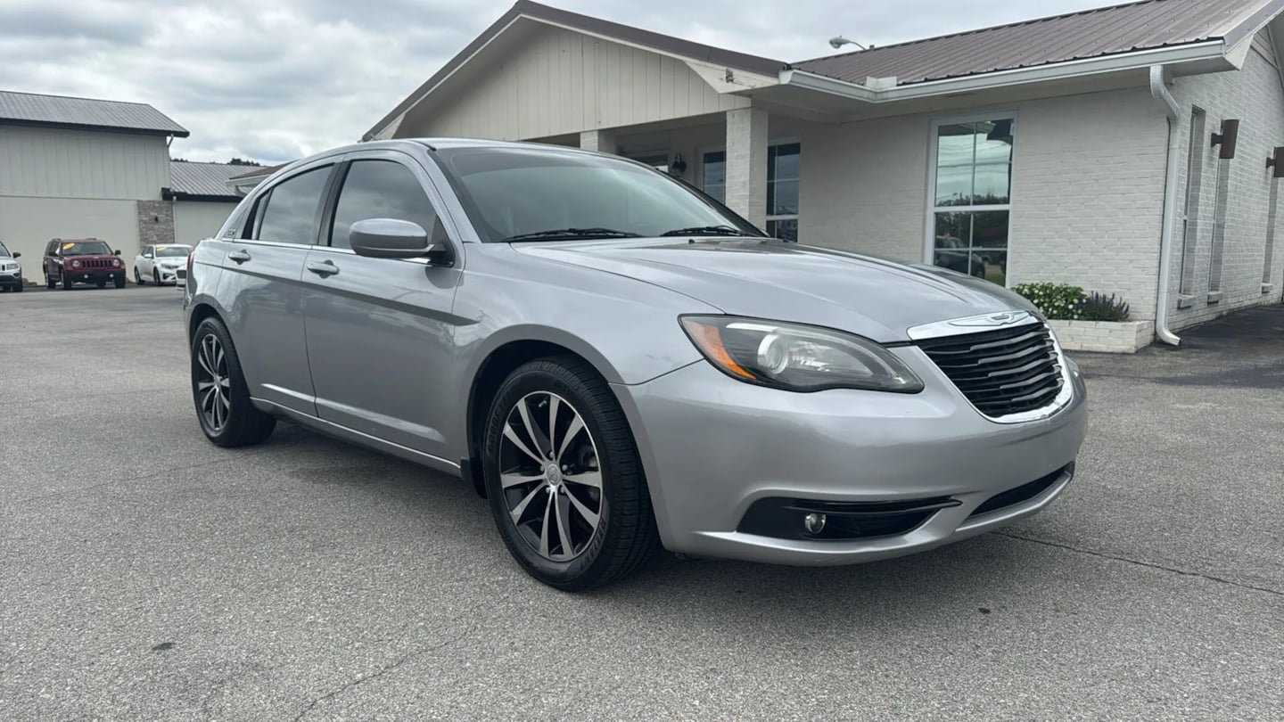 Used 2013 Chrysler 200 Touring w/ S Exterior Appearance Pkg FWD image 7