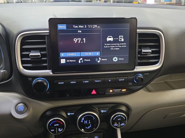 Used 2025 Hyundai Venue SEL image 22
