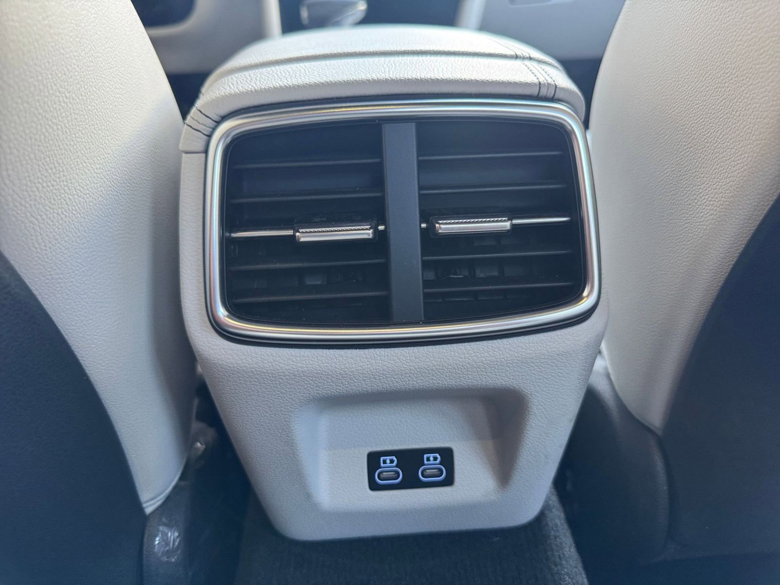 Used 2025 Genesis G70 2.5T image 24