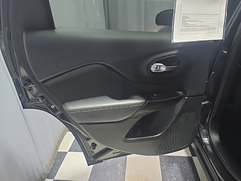 Used 2016 Jeep Cherokee Latitude w/ Cold Weather Group image 14