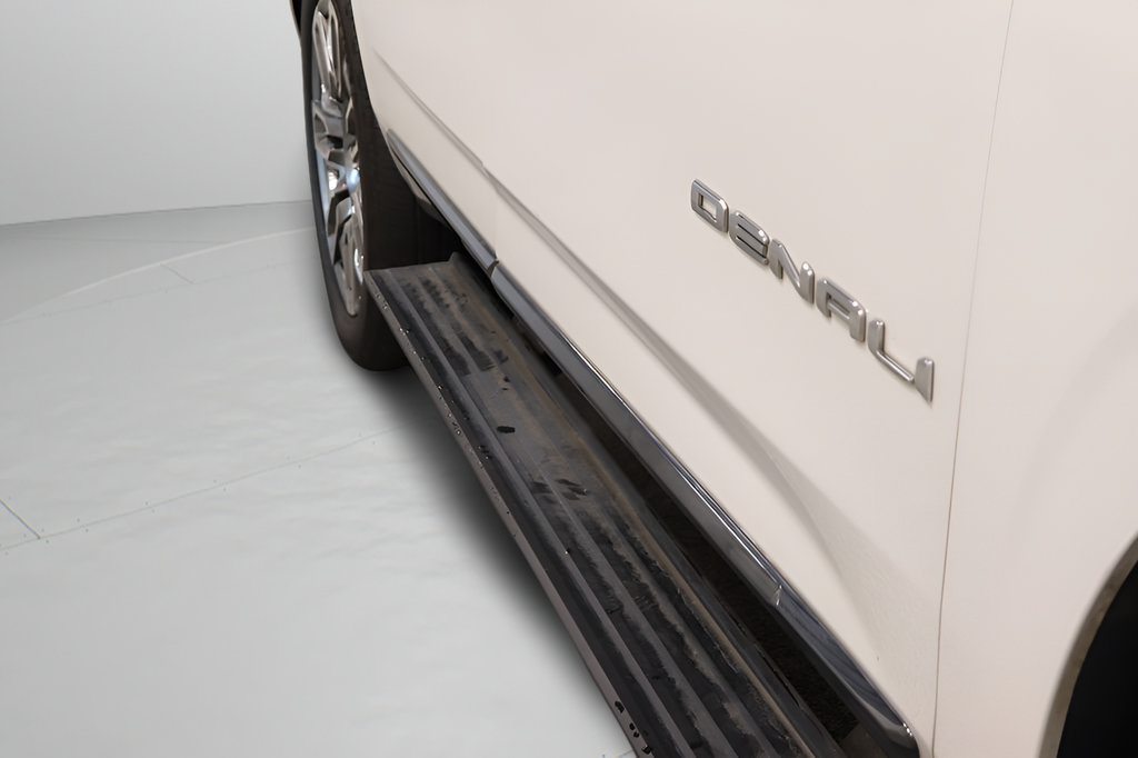 Used 2023 GMC Yukon Denali Ultimate AWD/4WD image 31