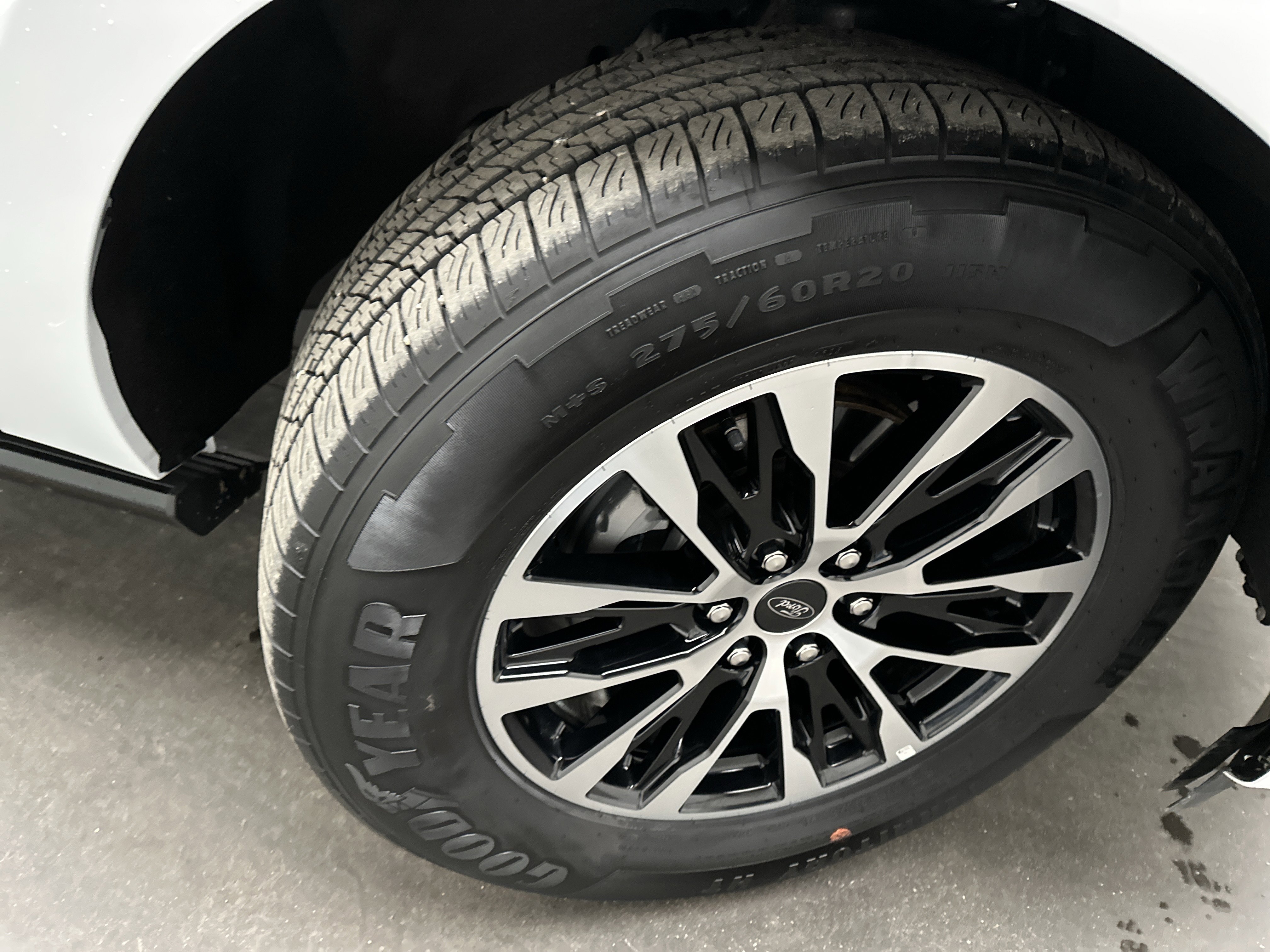 Used 2025 Ford Expedition Platinum image 11