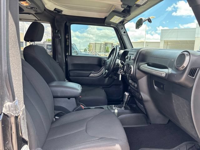 Used 2018 Jeep Wrangler Sport AWD/4WD image 13