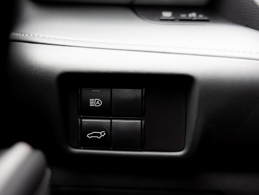 Used 2022 Toyota Highlander XLE AWD/4WD image 27