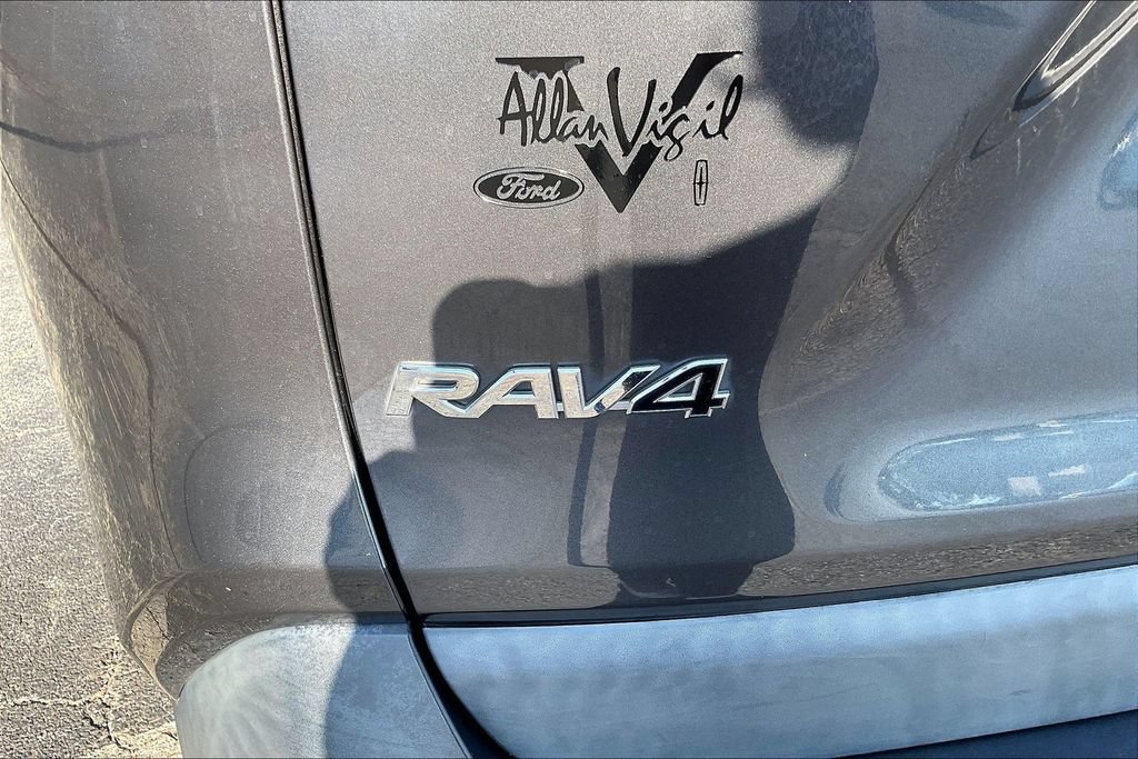 Used 2020 Toyota RAV4 XLE Premium FWD image 25