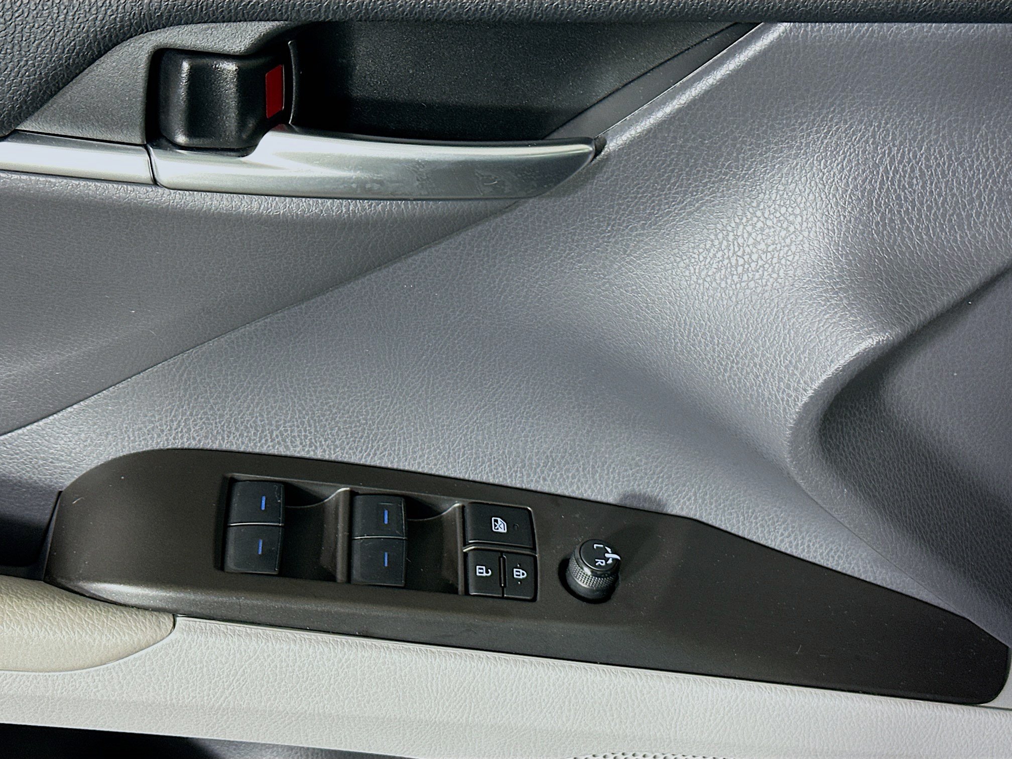 Used 2023 Toyota Camry LE FWD image 14