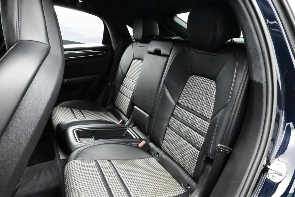 Certified 2023 Porsche Cayenne GTS AWD/4WD image 14