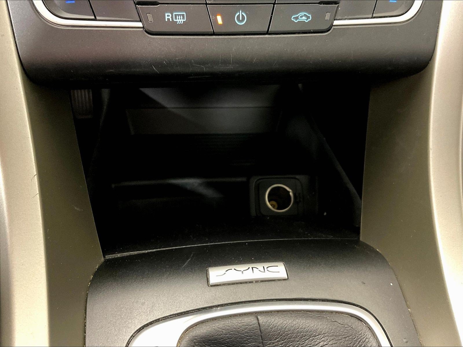 Used 2016 Ford Fusion SE w/ Equipment Group 202A FWD image 16