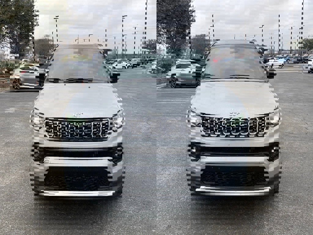 Used 2025 Jeep Compass Limited image 2