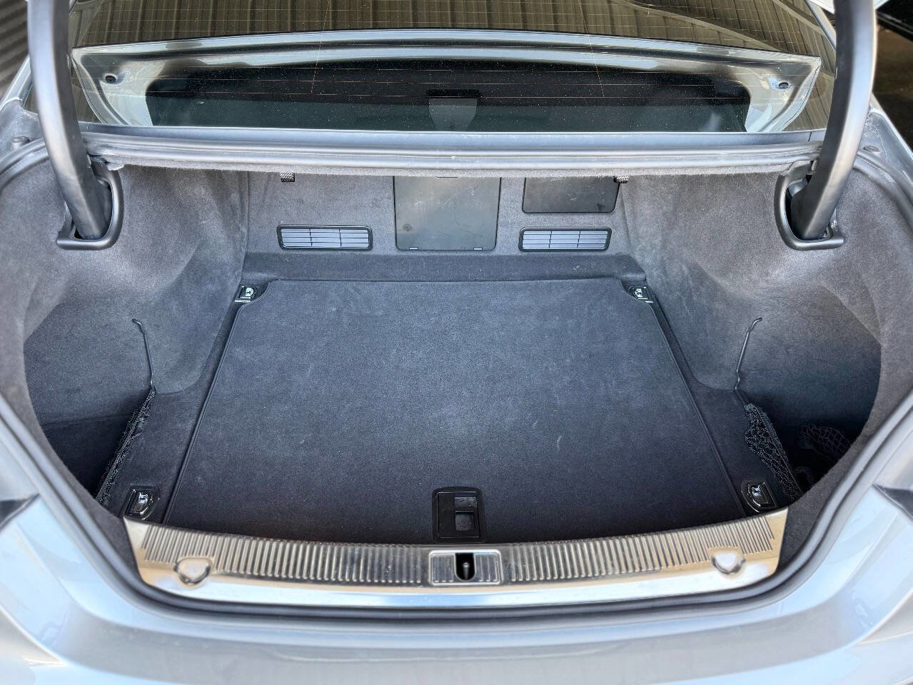 Used 2012 Audi A8 L 4.2 image 24