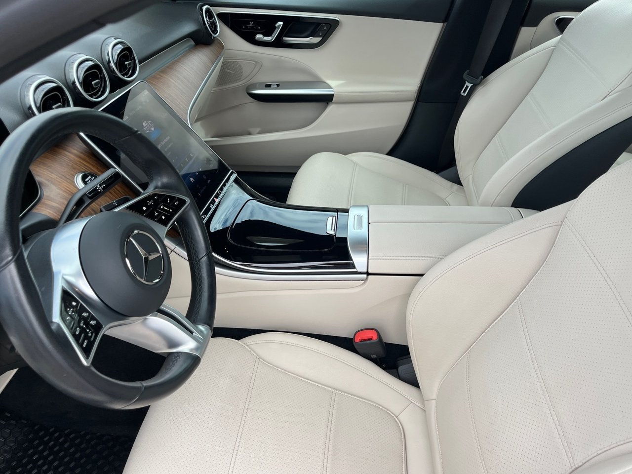 Used 2025 Mercedes-Benz C 300 Sedan image 17