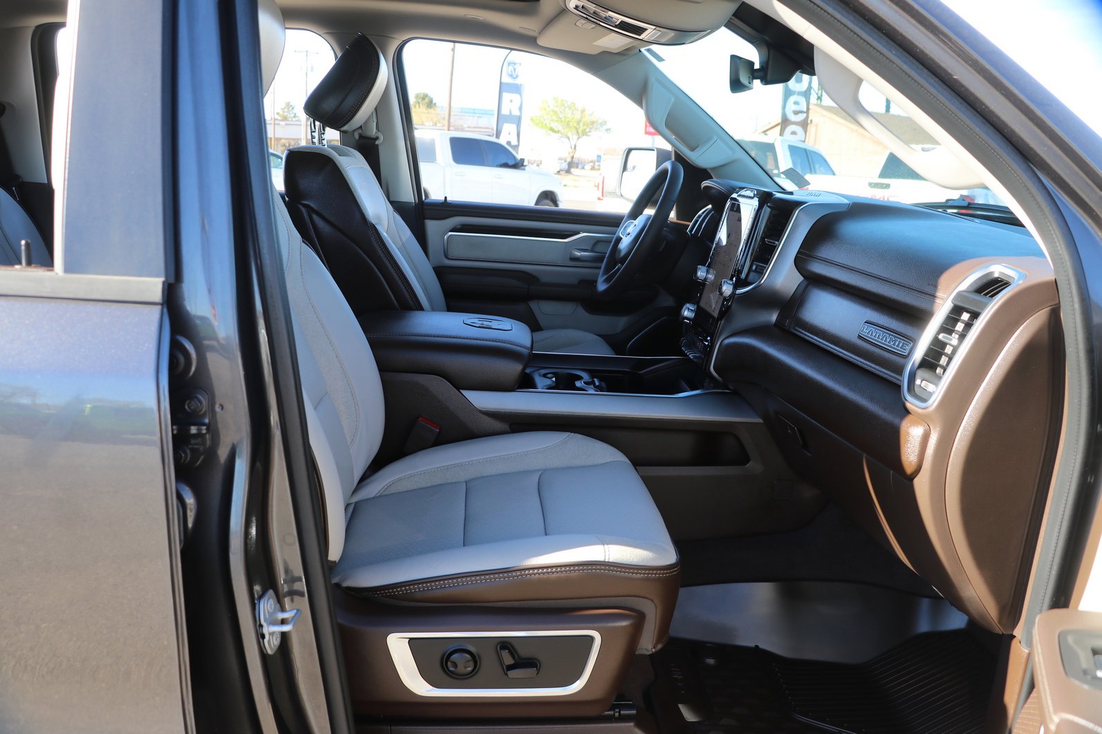 Used 2026 RAM 1500 Laramie w/ Laramie Southwest Edition image 32