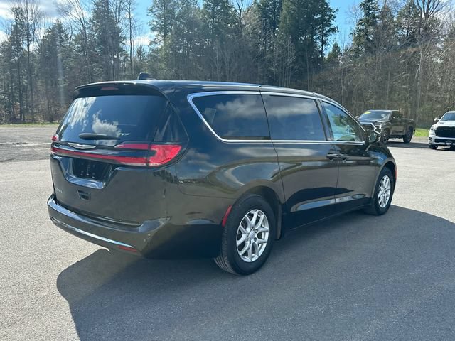 Used 2025 Chrysler Pacifica Select FWD image 5
