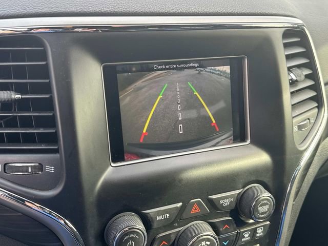 Used 2020 Jeep Grand Cherokee Laredo image 28