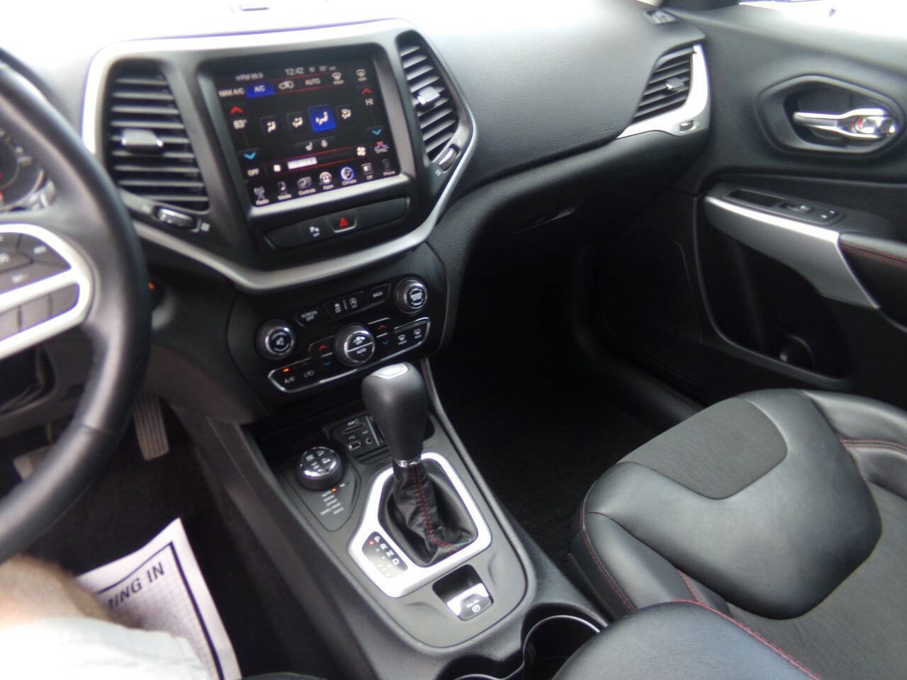 Used 2018 Jeep Cherokee Trailhawk w/ Cold Weather Group image 30