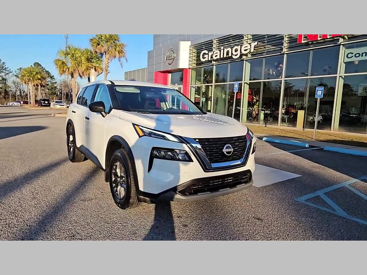 Used 2023 Nissan Rogue S image 18