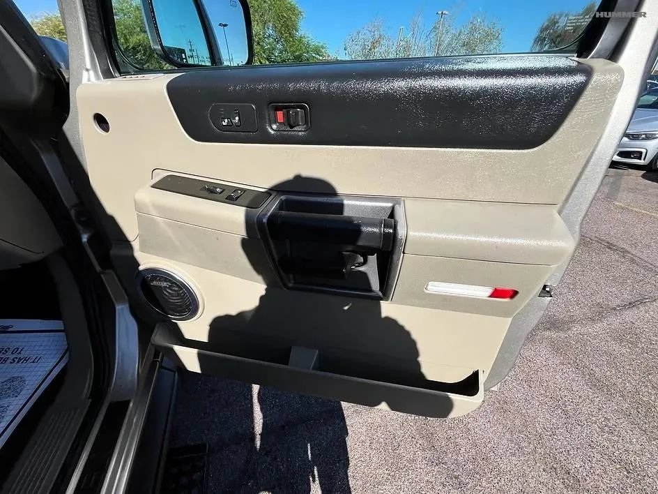 Used 2003 HUMMER H2 w/ Preferred Equipment Group AWD/4WD image 25