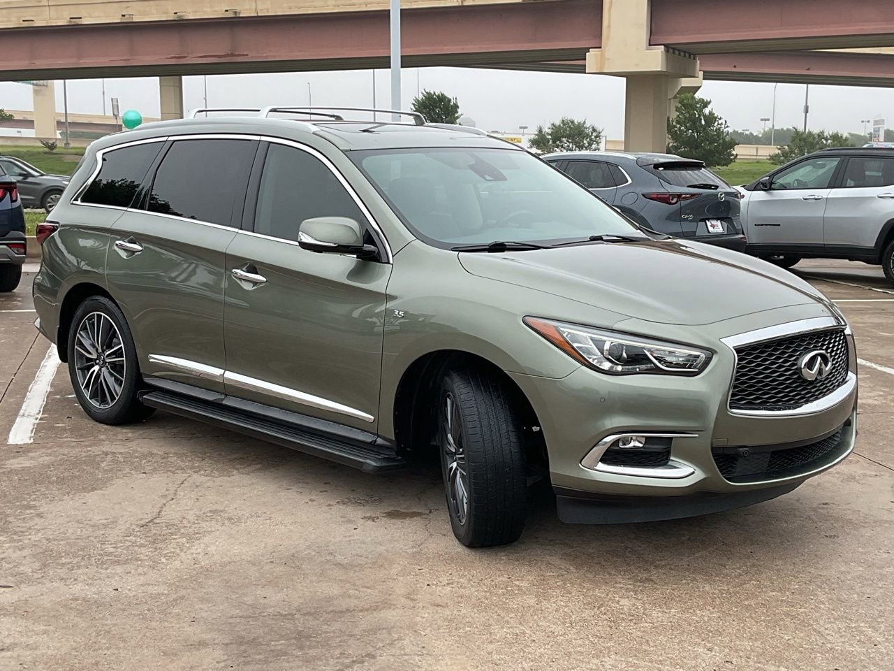 Used 2017 INFINITI QX60 FWD w/ Deluxe Technology Package image 4