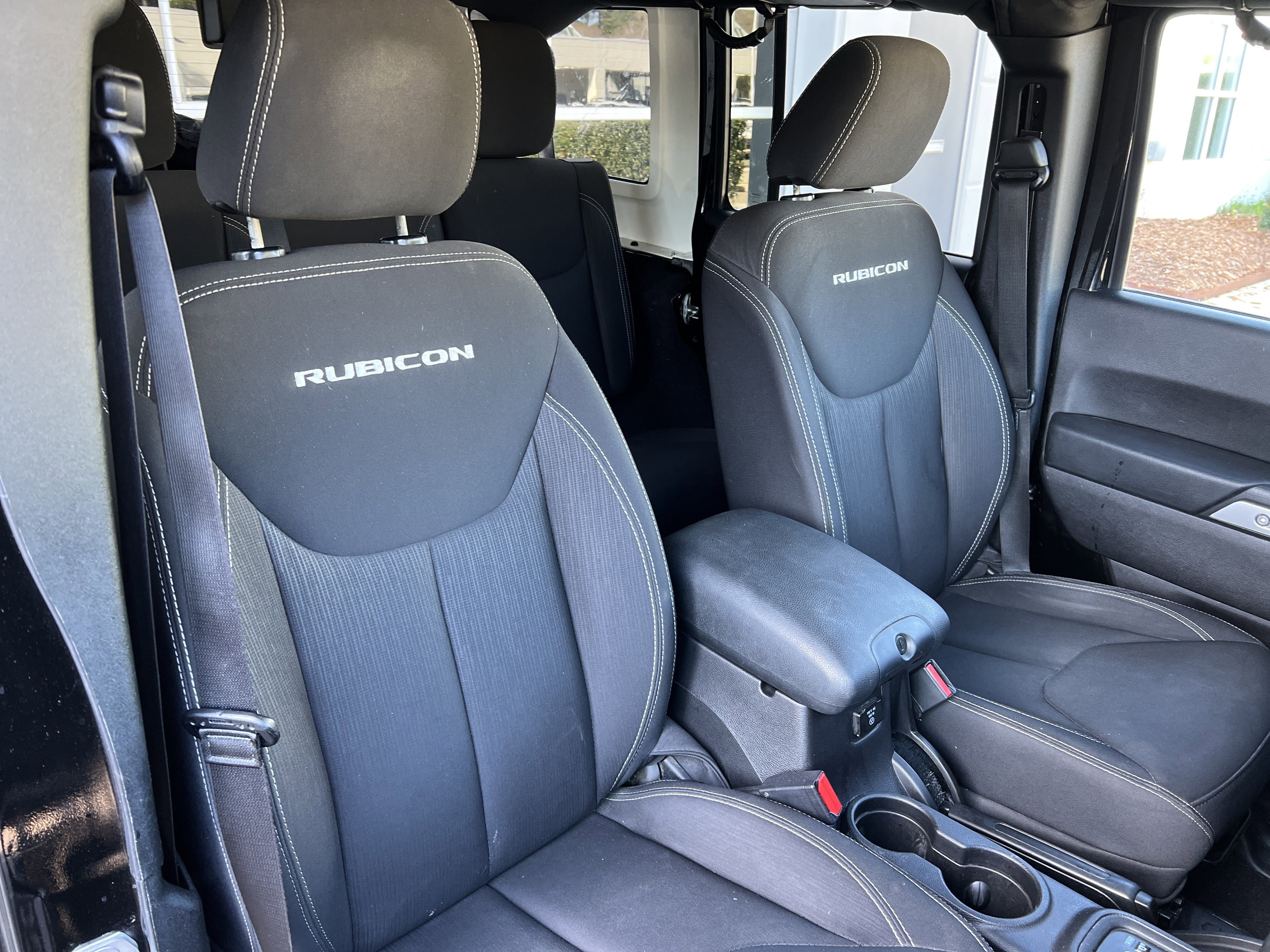 Used 2016 Jeep Wrangler Unlimited Rubicon w/ Connectivity Group image 22