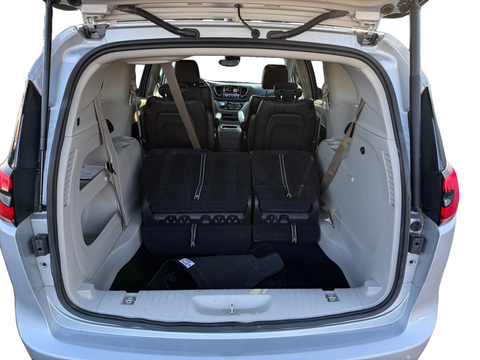 Used 2024 Chrysler Pacifica Touring-L image 17