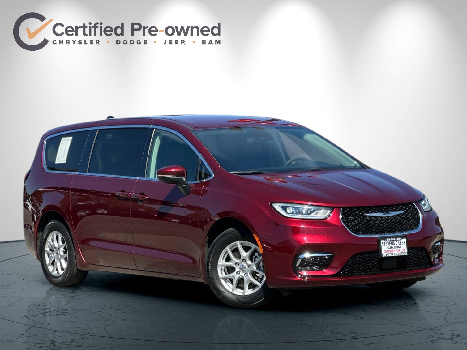 Used 2023 Chrysler Pacifica Touring-L FWD image 2