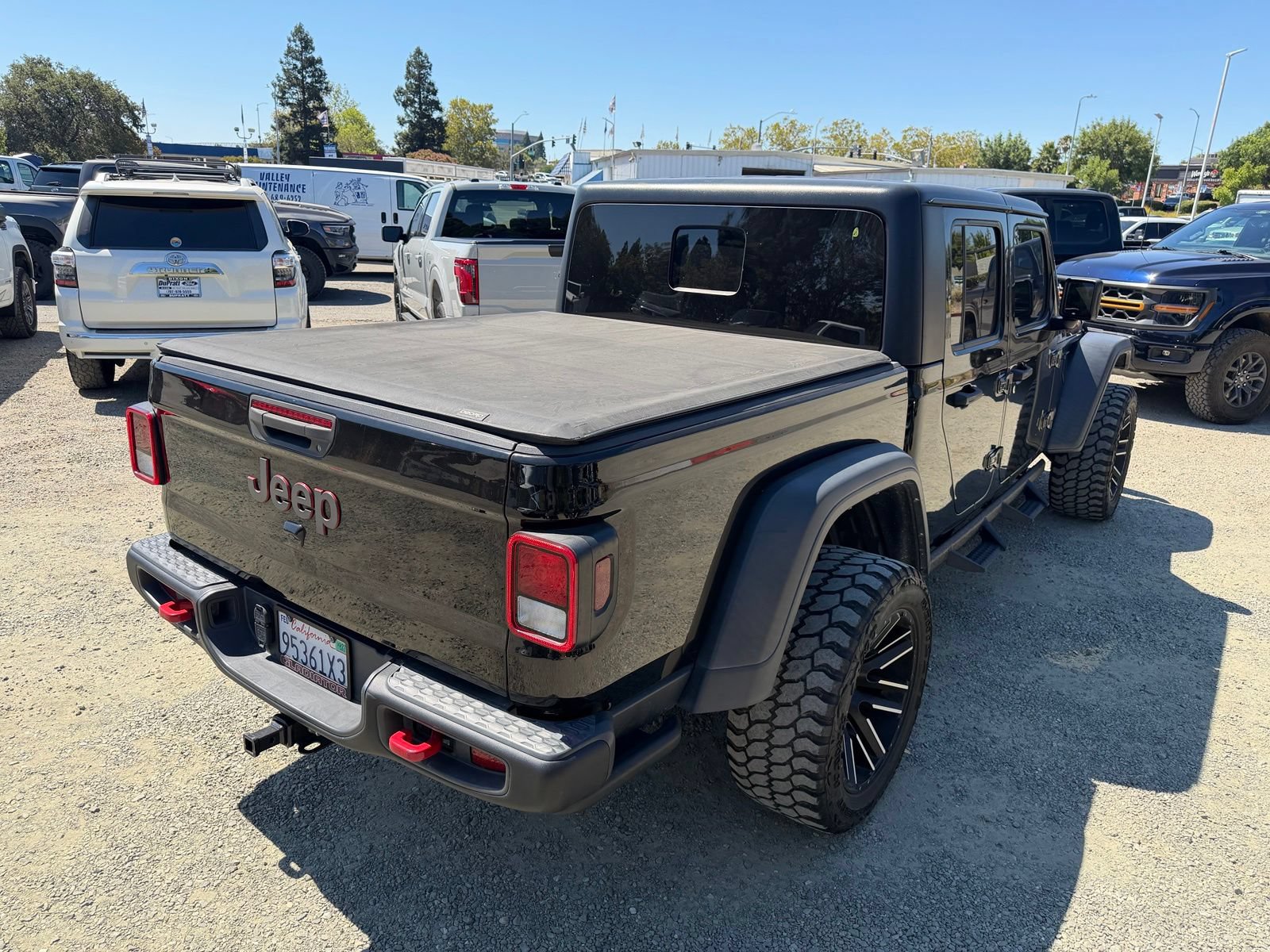 Used 2021 Jeep Gladiator Rubicon w/ Trailer Tow Package AWD/4WD image 5