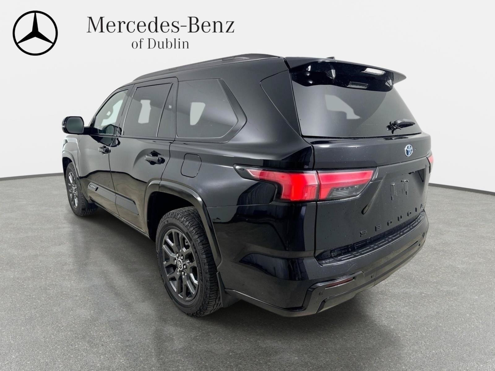 Used 2023 Toyota Sequoia Platinum AWD/4WD image 4