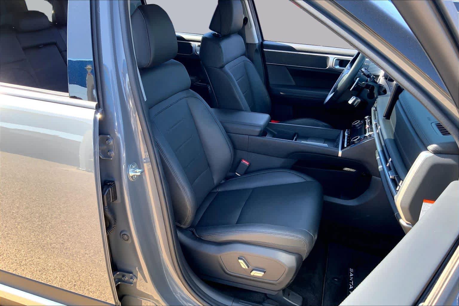 Used 2025 Hyundai Santa Fe Limited AWD/4WD image 9