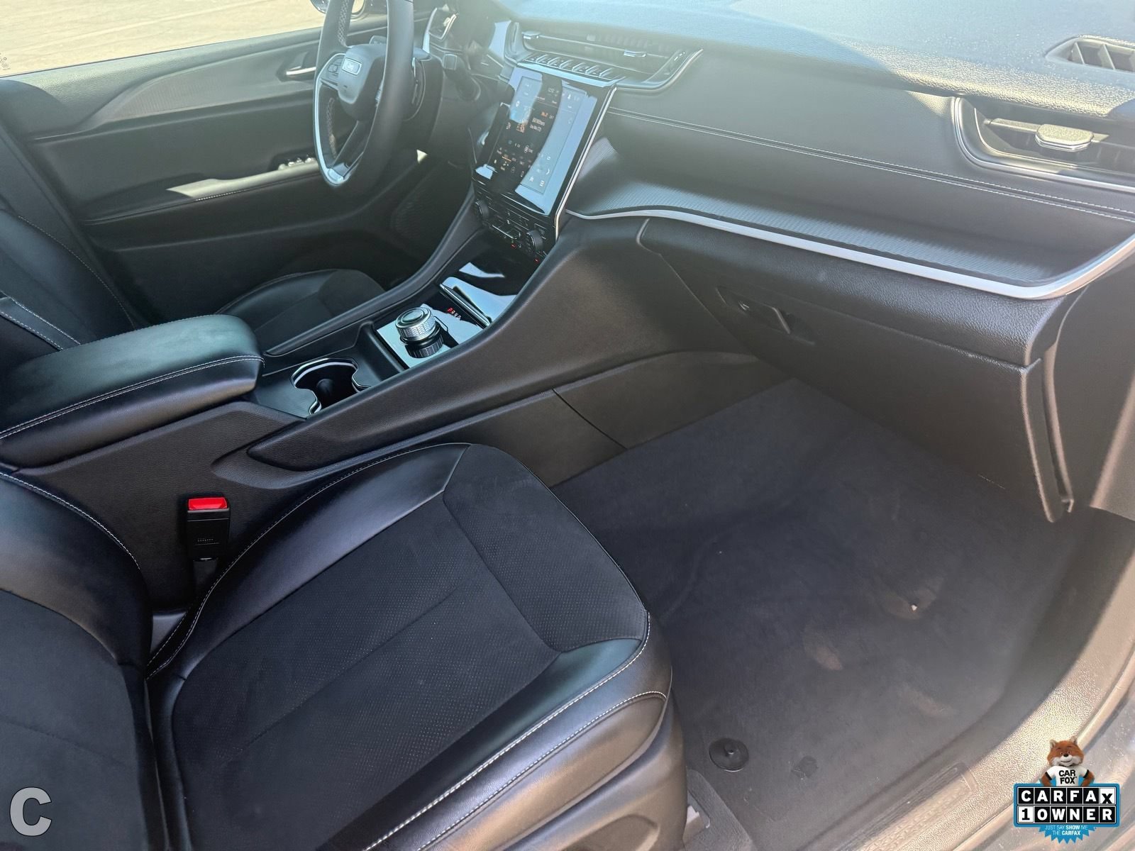 Used 2023 Jeep Grand Cherokee Altitude RWD image 11