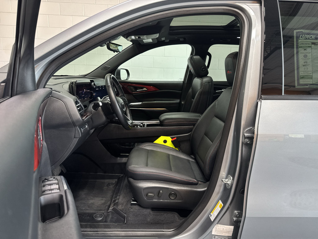 Used 2025 Chevrolet Traverse Z71 w/ Enhanced Driving Package AWD/4WD image 15