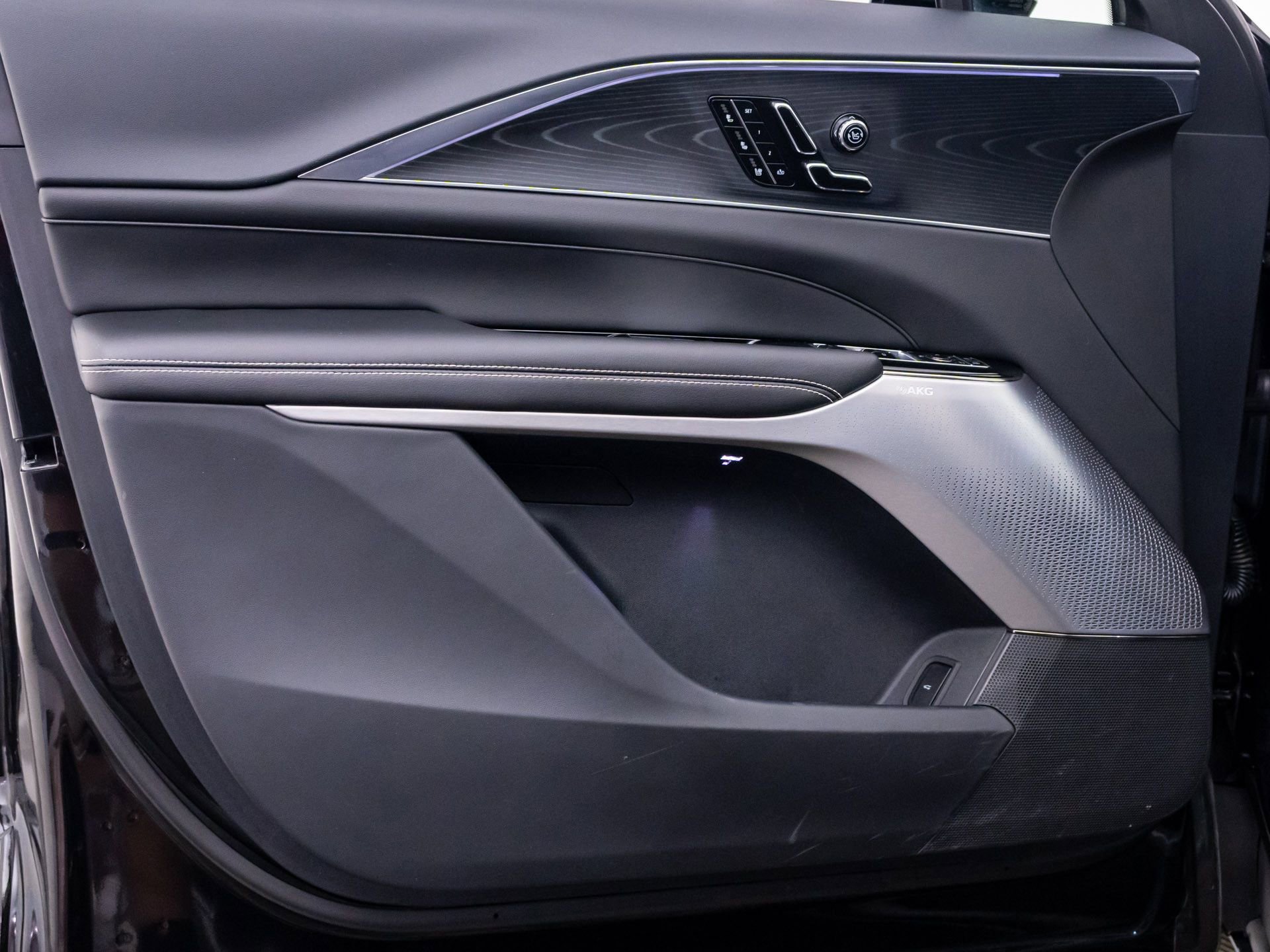 Used 2025 Cadillac Lyriq Luxury w/ LPO, Floor Liner Package image 15