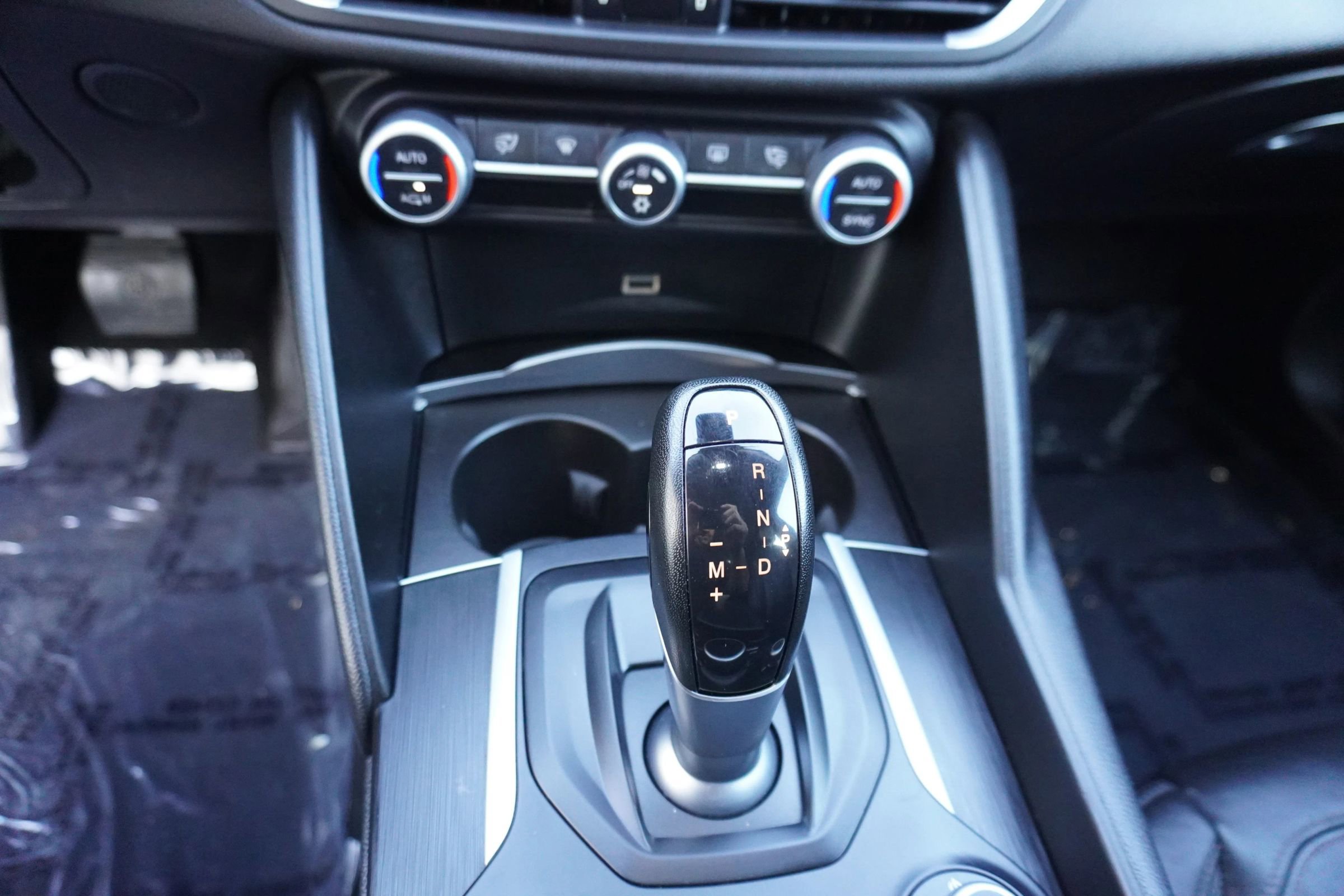 Used 2017 Alfa Romeo Giulia AWD image 16