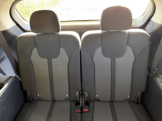 Certified 2025 Kia Sorento LX FWD image 32