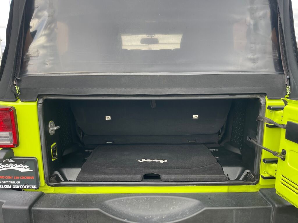 Used 2016 Jeep Wrangler Rubicon w/ Power Convenience Group image 16