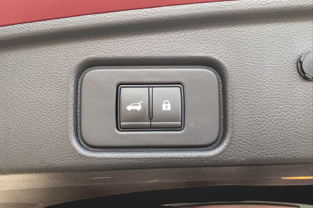 Used 2024 Nissan Pathfinder SL AWD/4WD image 31