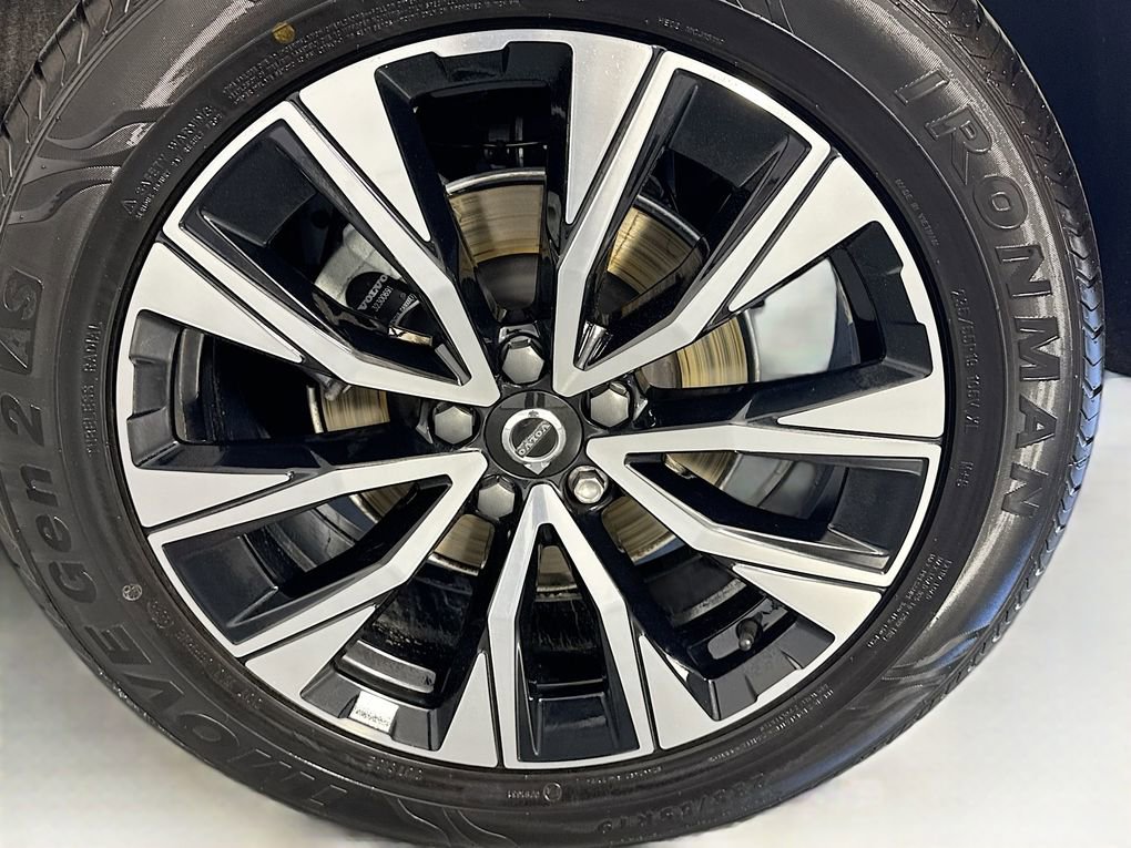 Used 2023 Volvo XC60 B5 Plus image 31