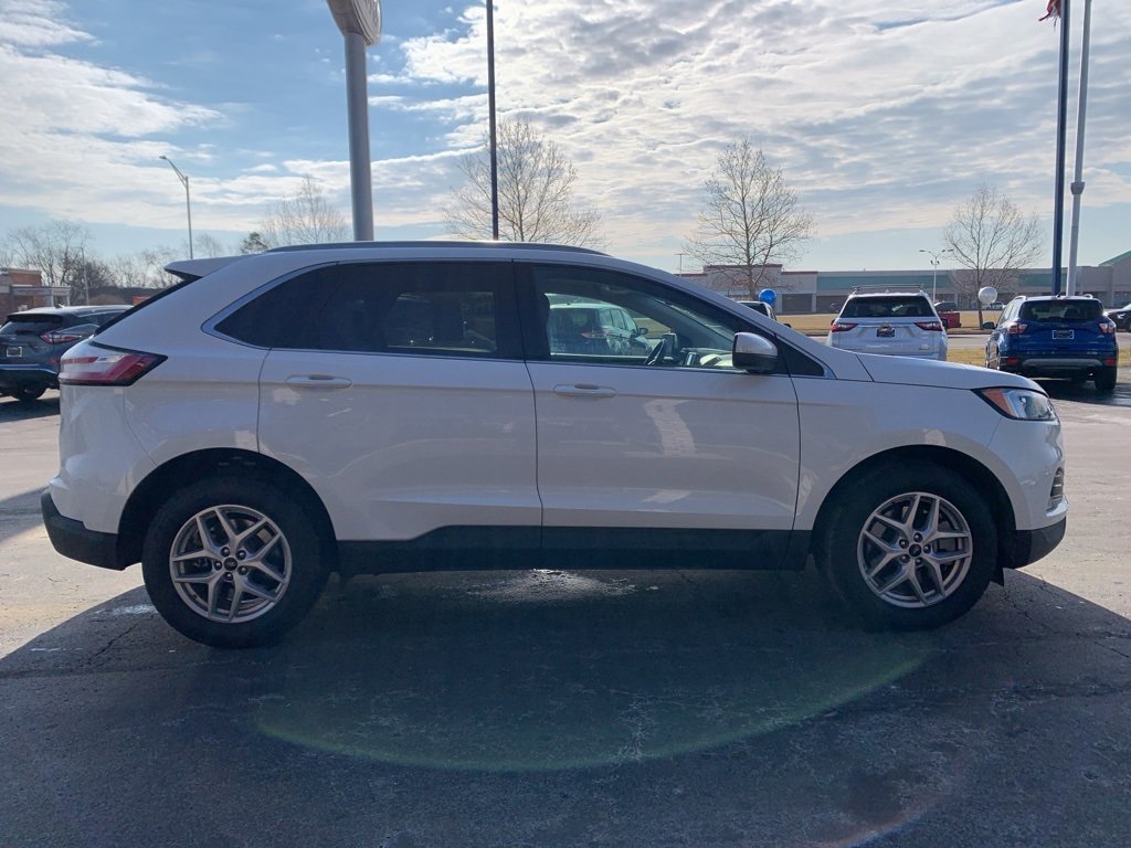 Used 2024 Ford Edge SEL w/ Convenience Package image 2